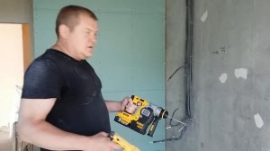 Аккумуляторные перфораторы DEWALT DCH133 и DEWALT DCH273. Какой лучше?