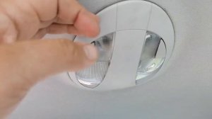 Как снять задний плафон мерседес w211