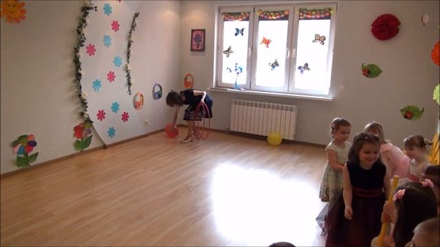 Веселая игра для праздника. Замети шары.