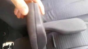 Видео: Как поднять и опустить подлокотники в Рено Сценик?
