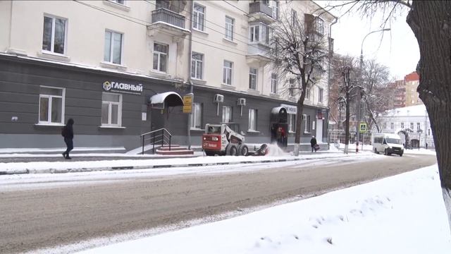 В Ульяновске ведётся очистка дорог от снега смотреть онлайн