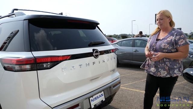 2022 Nissan Pathfinder Platinum  Walkaround with Liz