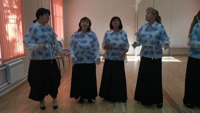 Ансамбль "Гармония" - "Листья желтые над городом кружатся" смотреть онлайн