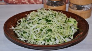 КАК ПРИГОТОВИТЬ КАПУСТУ С УКСУСОМ И МАСЛОМ? Легкий и вкусный капустный салат из молодой капусты