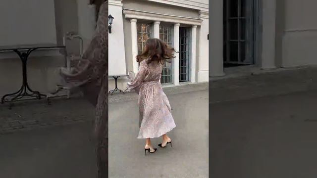 Платье-миди "Саванна" на фотосессии Malina Fashion  в стиле VOGUE