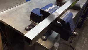 Сатинирование нержавеющего профиля. Stainless profile structuring.
