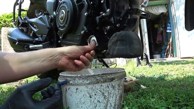 Т.О.2 на Bajaj Dominar 400. Замена масла и смазка цепи. смотреть онлайн