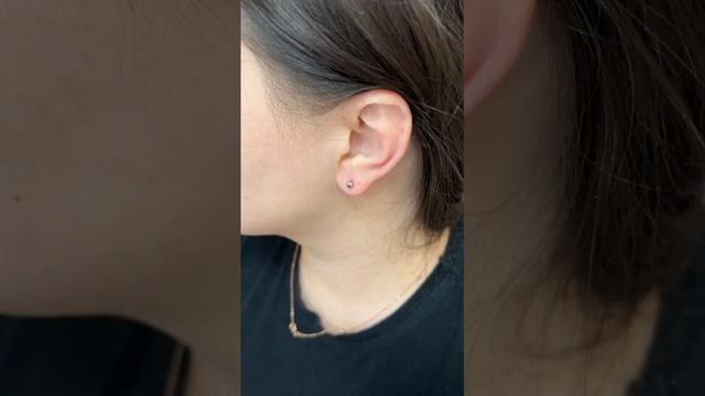 прокол ушей в любом возрасте #медицина #ушки #серьги #хрящ #пирсинг #длясебя смотреть онлайн