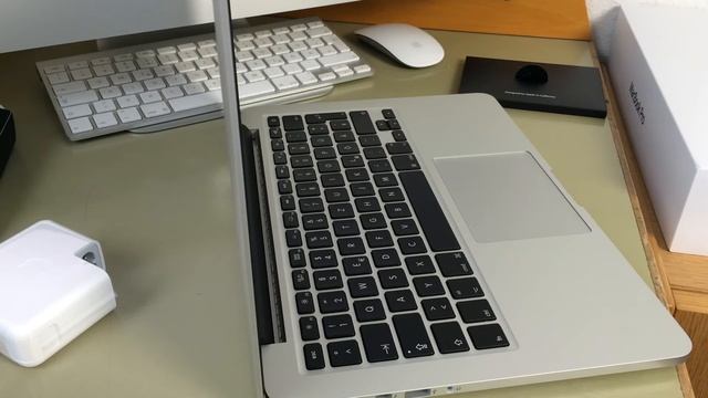 Apple MacBook Pro 13 Retina 8GB First Unboxing Unpacking Auspacking unsoo смотреть онлайн