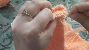 Полая резинка в круговом вязании, закрытие петель иглой.