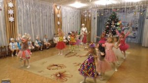 Танец хлопушек в детском саде. Новогодний утренник 2020
