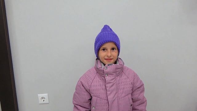 ВЛОГ Новые вещи для Алинка Малинка Тв, Алина и Юляшка делают украшения Зима с МиниДино смотреть онлайн