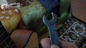 Как просто приклеить оторванный гриф у гитары, прикрутить.