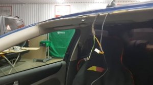 Установка лобового стекла на Ford Focus 2