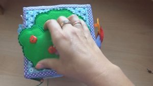Развивающий кубик из фетра для малышей своими руками.