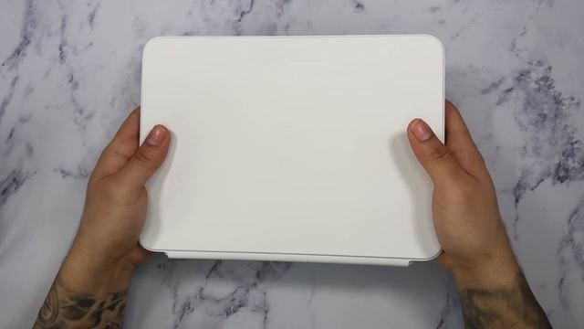 Magic Keyboard Folio for 2022 iPad (10th Generation) in White смотреть онлайн