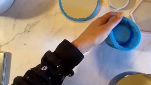 Работа с гипсом Камнедел фасад. Делаем гипсовые подсвечники, вазу и поднос.