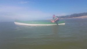 И ПОЧЕМУ перевернулся на лодке?!