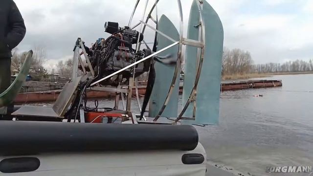 ПЕРВЫЕ ИСПЫТАНИЯ АЭРОЛОДКИ, СДЕЛАННУЮ СВОИМИ РУКАМИ.ДВИГАТЕЛЬ ОТ АВТО SUBARU 2.5l, КОСЯК РЕДУКТОРА. смотреть онлайн