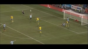 Messi gets beaten by Isaksson bicycle kick HD