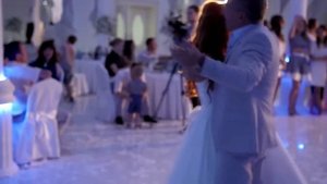 ВЫХОДИТ ЗАМУЖ ДОЧЕНЬКА