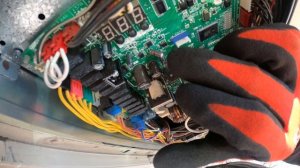 HVAC: Daikin VRV Heat Pump Not Heating/Cooling (Error Code L5) Daikin Inverter AC Service Call