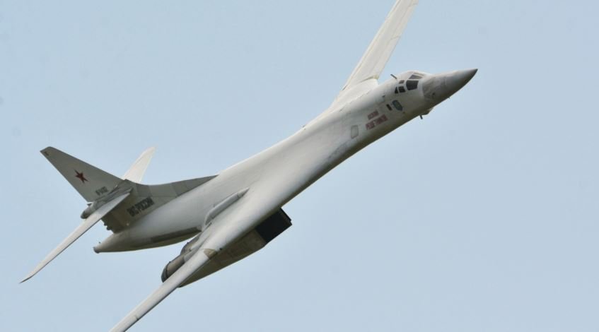 Ракетоносцы Ту-160 выполнили плановый полет над Северным Ледовитым океаном