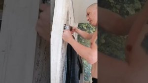 БЕЗУМНЫЙ ПАША СТАВИТ НОВЫЙ ВЫКЛЮЧАТЕЛЬ. ПРОФЕСИОНАЛ СВОЕГО ДЕЛА.