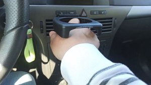 Держатель для стаканов (подстаканник) в автомобиль.