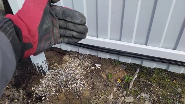 Облогораживаю забор, прикручиваем шиферный лист. смотреть онлайн