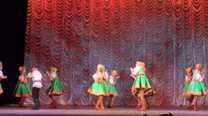 Вера танцует танец Озорные частушки