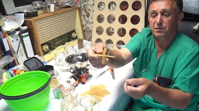 Самый простой способ навощить банку под сотовый мед смотреть онлайн