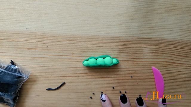 Поделка из воздушного пластилина: зеленый горошек. Поделка в садик, в школу. Детские. смотреть онлайн