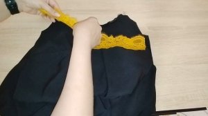 Как пришить кружево на платье-комбинацию?