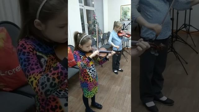 Д. Б. Кабалевский. Хоровод e - moll - исполняет дует 3 кл. Прокофьева Милана и Лазоренко Яна