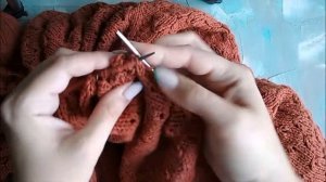 Как вязать и не толкать спицу пальцем