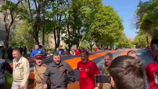 спустя 8 лет ПРАЗДНИК ПОБЕДЫ В УЛИЦАХ ЛДНР????????????????????????? смотреть онлайн