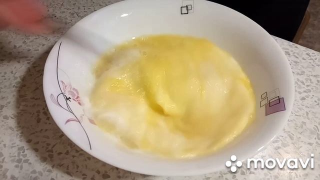 Жареная картошка, залитая яйцами.