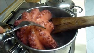 САЛАТ ИЗ ОСЬМИНОГА КАК ВКУСНО ПРИГОТОВИТЬ ОСЬМИНОГА