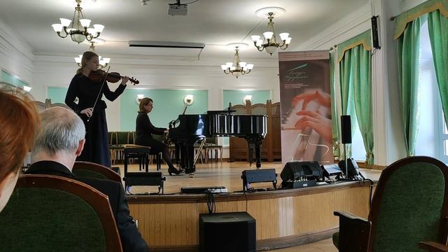 Нестерёнок Есения 15 лет Ш.Берио Концерт 9 1 часть