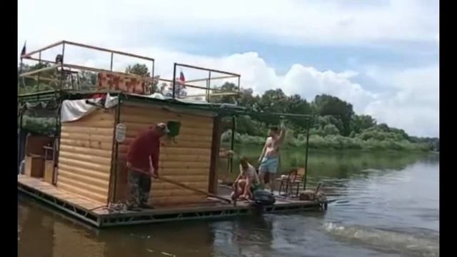 Лето на плоту. Отдых с друзьями смотреть онлайн