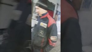 Мерседес Вито 638 демонтаж топлевных форсунок спец инструментом.