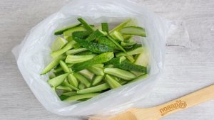 Малосольные овощи в пакете