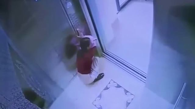Арестована 22-летняя астанчанка, справившая нужду в лифте