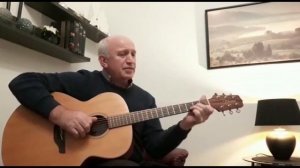 Песню "Далеко далеко далеко журавли улетели" поёт Яков Прибе