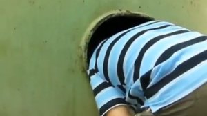 Поет Аве Мария в цистерне
