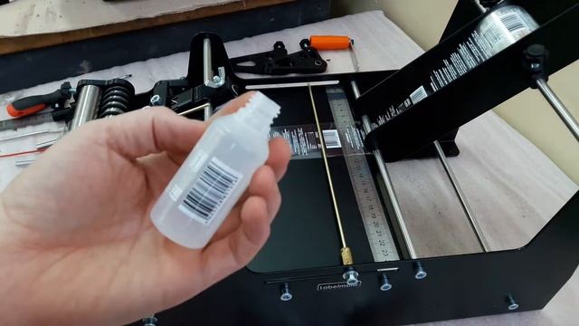 Наклеивание этикетки на флакончик 30мл