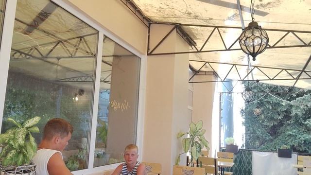 Завтрак в кафе 