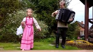 МИЛАНА КОЗЫРЕВА (Россия, Москва)."Пойду млада по воду"  русская народная песня