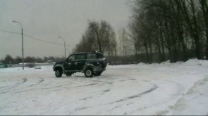 УАЗ Патриот в танце на льду